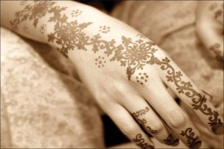 Simple Arabic Mehndi Designs, Bridal Mehndi Designs For Beginners, Arabic Mehandi Design, ravishing florals arabic mehndi designs