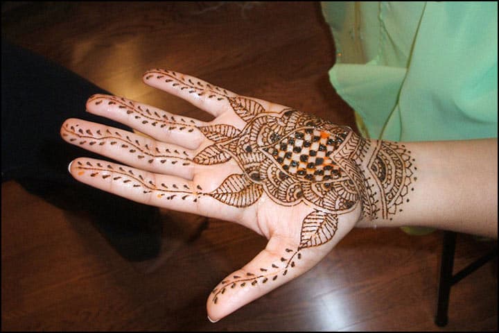 50+ Indian Mehndi Images, Best Traditional Wedding Mehndi Designs, Indian Mehandi Designs, feather touch