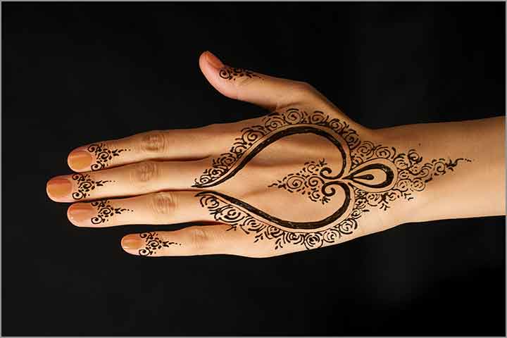 50+ Mesmerising Mehndi Designs For Ceremonies & Wedding, Wedding Mehndi Designs, kalamkari inspired leaf pattern